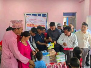 शिक्षा क्षेत्रमा सामाजिक उत्तरदायित्वलाई प्राथमिकता दिँदै तुलसीपुर उद्योग व्यापार संघले नेपाल उद्योग व्यापार महासंघको पाँचौँ स्थापना दिवसको अवसर पारेर तुलसीपुर उपमहानगरपालिका–५, गैरापातु स्थित श्री जनश्रमिक आ बि विद्यालयका विद्यार्थीहरूलाई कापी तथा कलम वितरण गरेको छ।